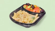 Penne Pulë Brokoli + Sallatë Fshati