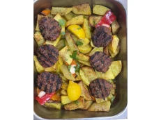Tavë me Qoftee Viçi & Patate Furre