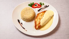 Fileto Pule me Salcë Curry ose Kërpudhash me Pilaf
