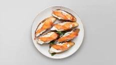 Brusketa me Salmon & Filadelfia