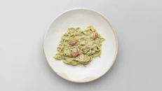 Tagliatelle me Pesto & Fara Pishe