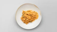 Tagliatelle me Karkalec &  Asparag