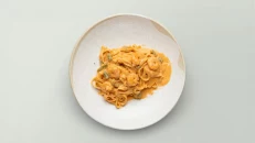 Tagliatelle me Karkalec &  Asparag