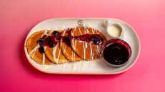 Pancakes me Reçel Manaferre & Çokollatë të Bardhë