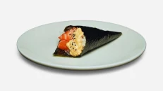 T53. Spicy Salmone Temaki