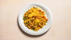 Thai Rice me Ananas & Pulë
