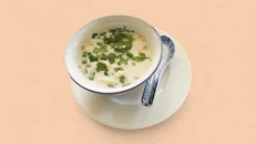 Supë Tom Kha me Pulë & Qumësht Kokosi