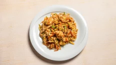 Pad Thai Noodles me Karkaleca & Perime