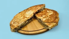 Byrek me mish familjar