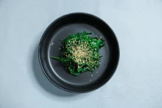 Sallatë Wakame
