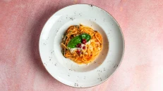 Spaghetti me Domate të Freskëta