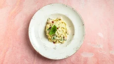 Tagliatelle me Salmon & Krem Bizele