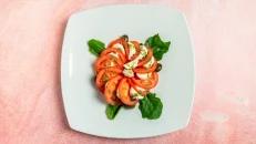 Sallatë Caprese
