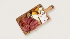 Mini antipasta për verë djathra miks proshutë bresaola