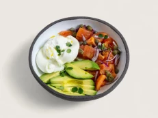 Sallatë domate concassé avocado dhe burrata