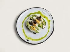 Tost me Krem Djathi Avocado & Vezë të Ziera
