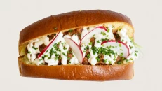 Lobster Roll me mish viçi krem djathi dhe guacamole