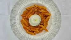 Penne Arrabiatta me Burrata