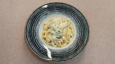 Tagliatelle me Salmon të Tymosur