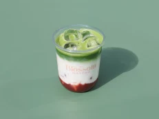 Strawberry Matcha Latte Iced 