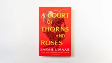 Court Of Thorns And Roses - Sarah J Maas