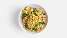 Linguini me Salmon