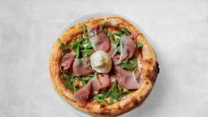Pizza Crudo e Burrata
