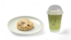 Ice matcha latte+ Biskotë tërshër boronicë