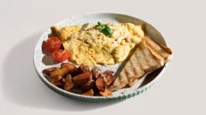 Omeletë me Salçiçe