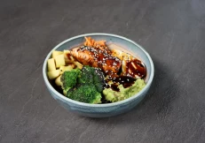 Poke Bowl me Salmon