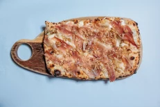 Spek & Gorgonzola Pinsa