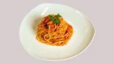 Spaghetti me Salcë