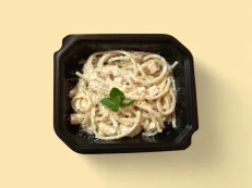 Spaghetti me Panna & Proshutë Pule