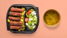 Supë Viçi & Patate Furre me Qofte & Sallatë Fshati