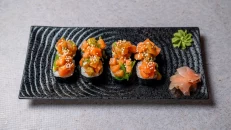 Salmon Tartar Wakame Roll