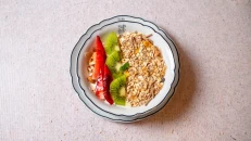 Greek Yogurt & Granola Bowl