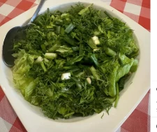 SALLATË ME MARULE DHE QEPË