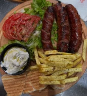 LLUKANIK FSHATI ME GARNITURË