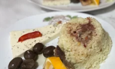 PILAF ME GARNITURË