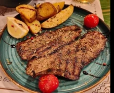 BIFTEK ME GARNITURË