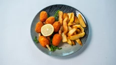 Qofte Gaforre me Patate të Skuqura