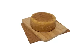 La Puglia Formaggio Duro Italiano