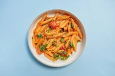Penne Me Salçiçe Të Freskët