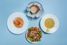 Supë Peshku + Sallatë + Linguine Fruta Deti