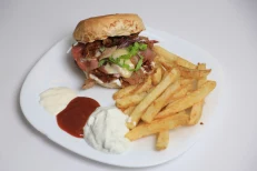 Casa Burger Speciale me Qofte