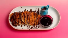 Pancakes me Reçel Boronice & Çokollatë të Zezë