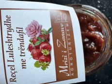 Reçel luleshtrydhe me trëndafil