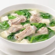 S9.Supe me brinje derri,spinaq dhe tofu