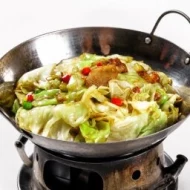 V13.Lakër e Grirë në Wok Pikant