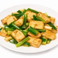 V17.Tofu Sauté me Qepë të Njomë